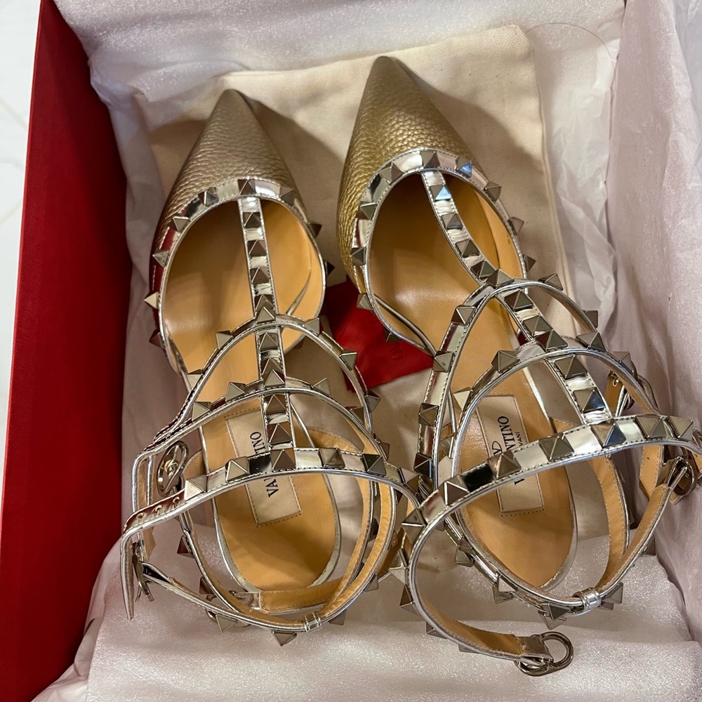 Valentino Garavani caged pump